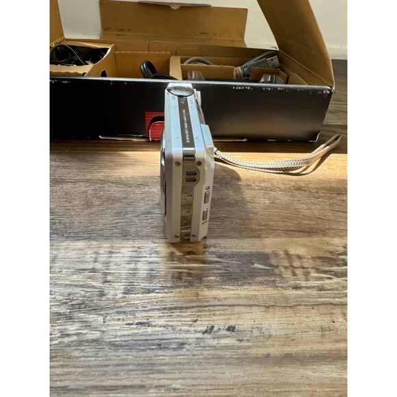 CASIO EXILIM EX-2750 7.2 Mega Pixels 3X Zoom With Charger USB Cradle - Picture 8 of 16